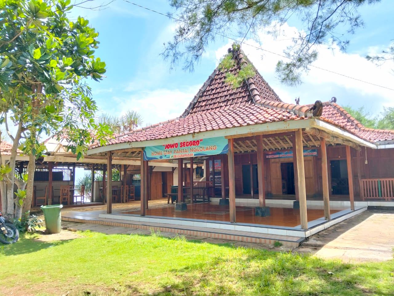 Halaman Depan Penginapan